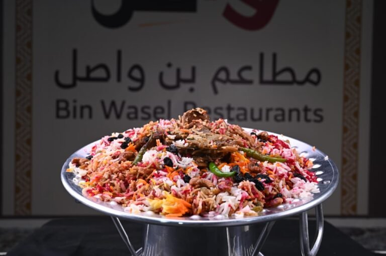 تجهيز برياني لحم سواكني طازج للولائم في مطاعم بن واصل بجدة